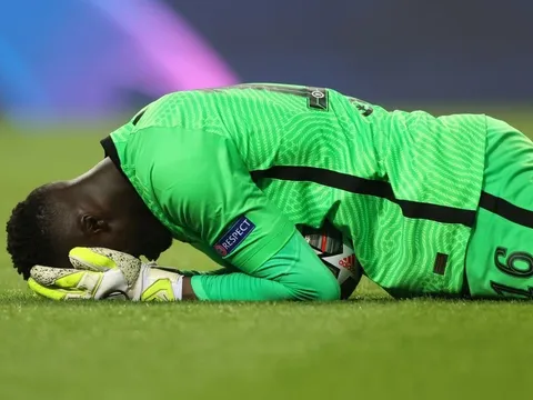 'Siêu người nhện' bật khóc và đổ gục khi Chelsea vô địch