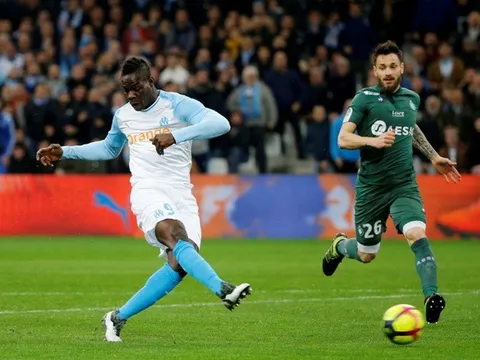 Siêu phẩm: Mario Balotelli phá lưới AS Saint-Etienne