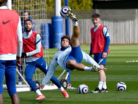 Siêu phẩm ngả bàn đèn xuất hiện trên sân tập Chelsea