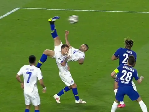 Siêu phẩm phút cuối, Chelsea 'run rẩy' vào bán kết Champions League