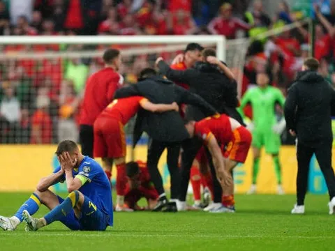 Siêu thủ môn tiễn Ukraine khỏi World Cup