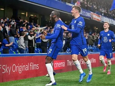"Siêu trung vệ" xuất hiện trong trận Chelsea 2-1 Leicester