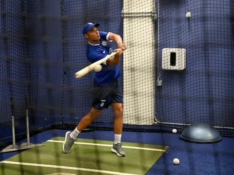 Silva và Jorginho trổ tài 'đập bóng' điêu luyện trên đất Mỹ