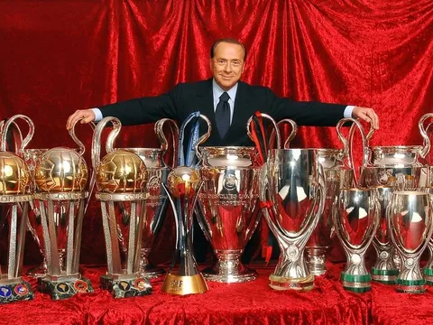 'Bố già' lên tiếng: 'Trả Milan đây, tôi sẽ giúp CLB vĩ đại trở lại'