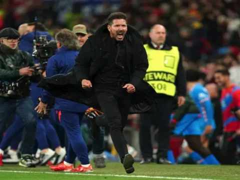 Simeone giúp Atletico lấy lại vị thế
