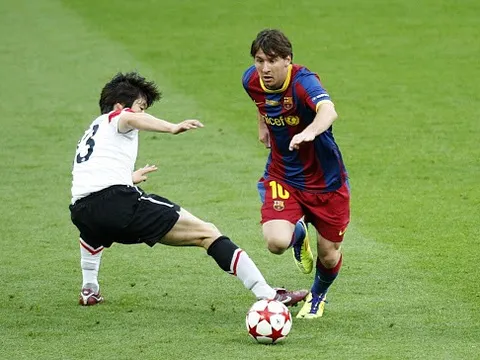 Sir Alex: “Đáng lẽ tôi nên để cậu ấy kèm Messi”