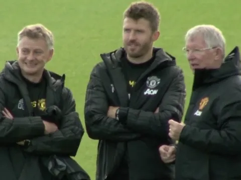 M.U chiến Liverpool, "già gân" tới tận nơi truyền bí kíp cho Solskjaer