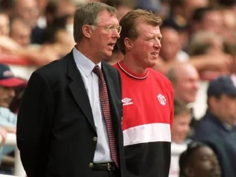 Đến M.U, Ten Hag mang cánh tay phải của Sir Alex trở lại Old Trafford