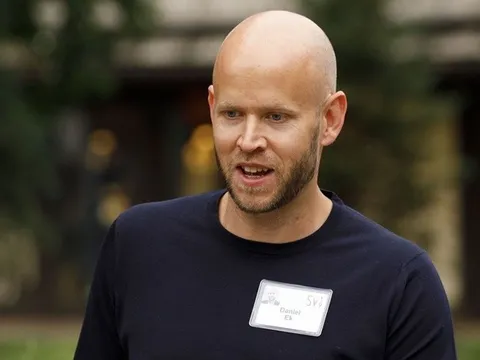 Tỷ phú Thụy Điển cuồng Arsenal đến mức 'sống, thở và ngủ' cùng CLB