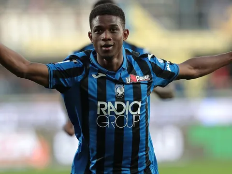 Hoàn tất xong thủ tục, tân binh thẳng tiến tới Man Utd