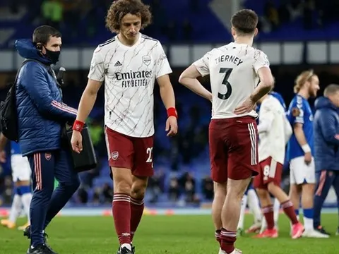 Arsenal tiếp tục thất bại, David Luiz bị chỉ trích thậm tệ
