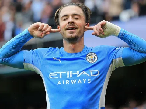 Phản ứng của sao Man City khi M.U thua trận đầu tiên của mùa giải
