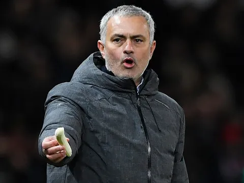 "Troll" Mourinho, một người Chelsea được dán mác anh hùng