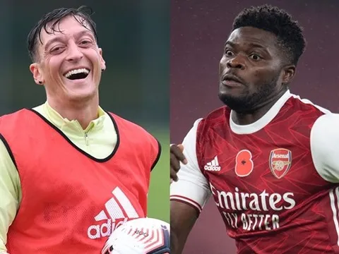 Paul Merson hiến kế cho Arsenal sử dụng Ozil và Partey