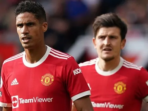 Ten Hag nói thẳng lý do loại Maguire, chọn Varane