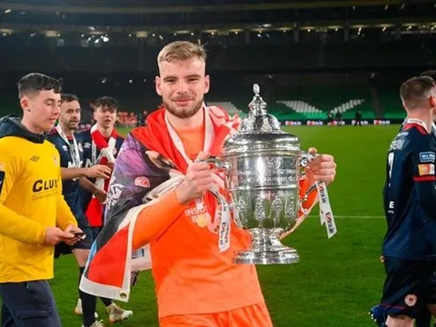 Liverpool chia tay nhà vô địch FA Young Cup