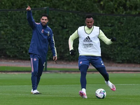 Aubameyang hớn hở bên "cạ cứng", Arsenal sẵn sàng phục thù Liverpool