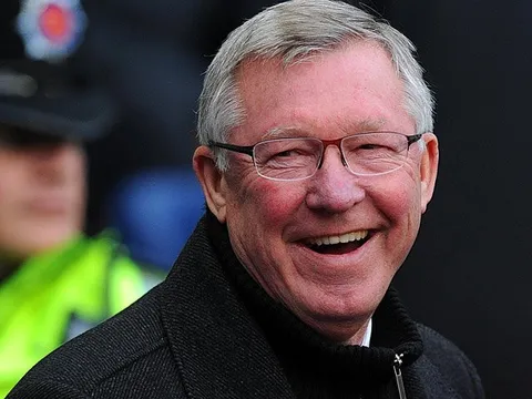 "Điên rồ, Arsenal liên hệ nhưng Sir Alex đến gặp 3 tiếng và tôi về Man Utd"