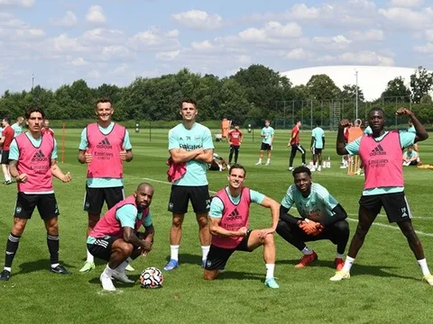 Số 10 mới đăm chiêu, rõ thái độ của dàn tân binh Arsenal