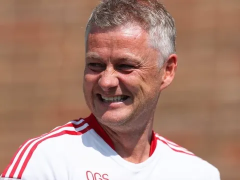 Số 9 hoàn hảo giúp Man Utd đánh chiếm ngôi vương nước Anh