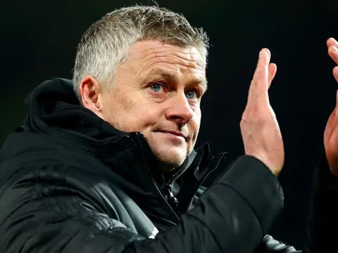 Sợ bị sa thải, Solskjaer lại "mị dân" các CĐV M.U