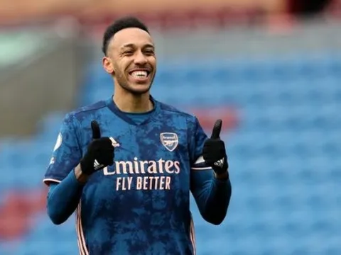 So sánh Aubameyang trước và sau khi gia hạn hợp đồng với Arsenal