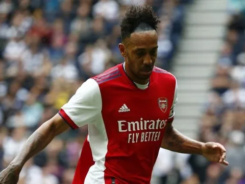 So sánh Aubameyang với các huyền thoại Henry, Ian Wright