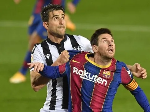 So sánh Lionel Messi với hàng tiền đạo của PSG