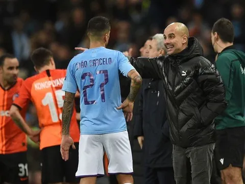Sốc! 12 lần đối đầu với Liverpool, Pep Guardiola có 9 sự thay đổi chỉ 1 vị trí