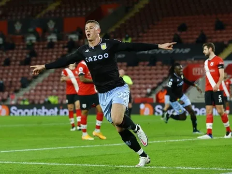 SỐC! Bê tha, 'kẻ bị Chelsea ruồng rẫy' làm loạn nơi công cộng