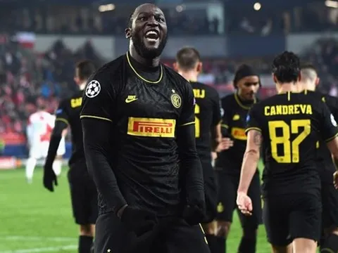 SỐC! Đấu Slavia Prague, Lukaku phải chịu 2 nỗi đau chỉ trong 1 tình huống