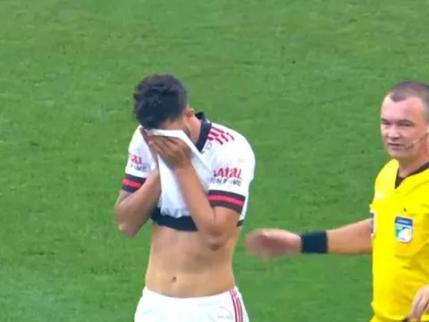 SỐC! Đồng đội cũ của Neymar nhận tai nạn rợn người trên sân cỏ