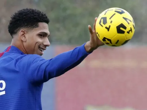 Sao trẻ Barca lập kỷ lục buồn khiến HLV Valverde khốn đốn tận cùng