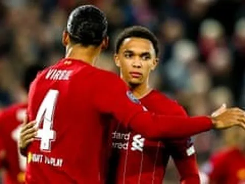 Xuất hiện "thánh chuyền dài", giỏi hơn Van Dijk và Arnold