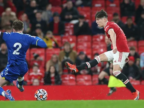 Solo ghi bàn từ sân nhà, phiên bản Bale đầy tốc độ xuất hiện ở Man Utd