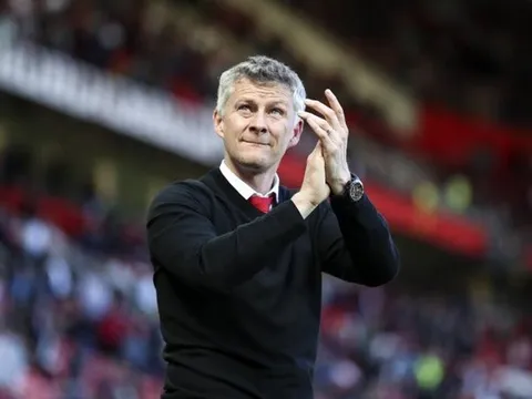 Solskjaer bị dọa 'bay ghế', sao Man Utd gay gắt: "Không ai tốt hơn đâu"