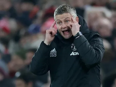 Solskjaer biện minh việc Man Utd để Demba Ba thoải mái ghi bàn