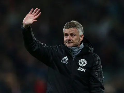 Solskjaer cầu xin Glazers, án "trảm" trên đầu?