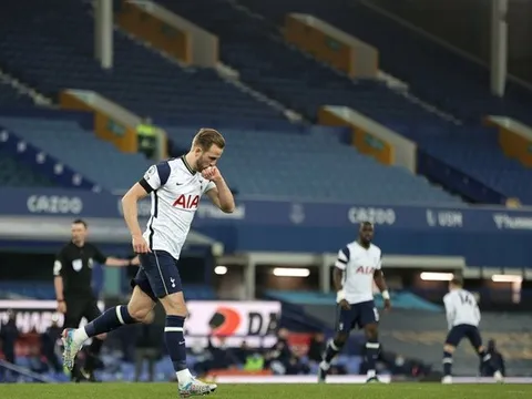 Vì Harry Kane, Ole ra quyết định tàn nhẫn với 'số 9 lỗi' của M.U