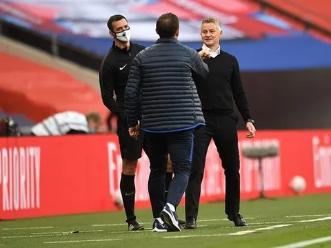 Solskjaer 'ngồi trên đống lửa' ở Man Utd, Lampard bất ngờ lên tiếng