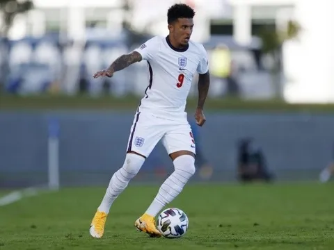 Solskjaer và Man Utd chờ đợi Jadon Sancho ở Tam Sư