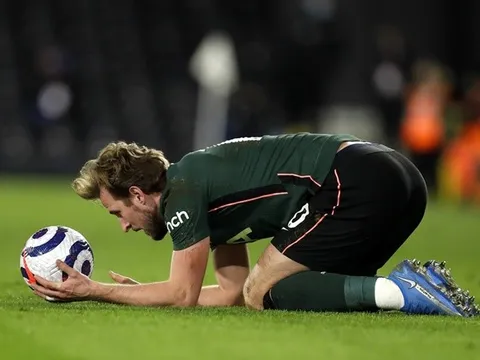 Son xin hãy ngưng khóc! Ở Spurs, có 1 người đáng thương hơn nhiều