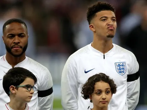 “Southgate lẽ ra nên chọn Jadon Sancho thay vì Raheem Sterling”