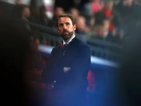 Southgate phản pháo khi CĐV Anh la ó Maguire