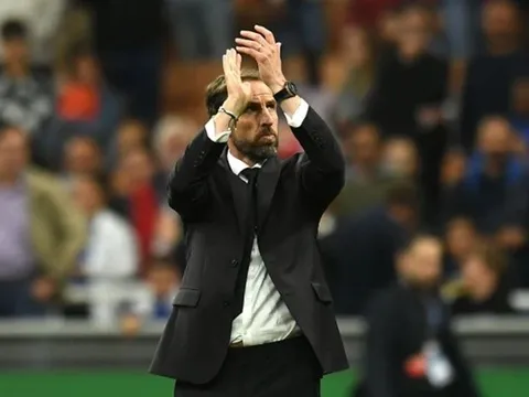 Southgate phản ứng với làn sóng đòi sa thải