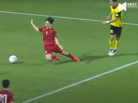 Các "sếp" Malaysia xác nhận penalty là đúng và Văn Toàn không ăn vạ
