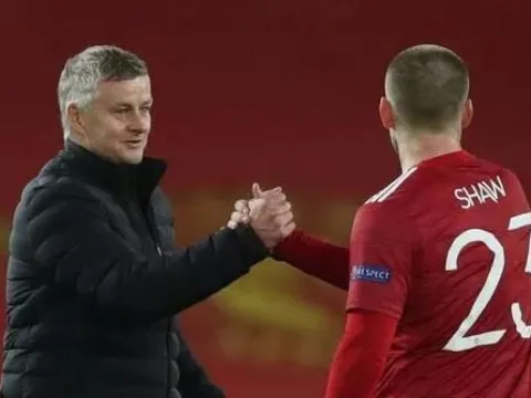 Stephen Warnock: "2 cậu ấy sẽ phải thất vọng với quyết định của Solskjaer"