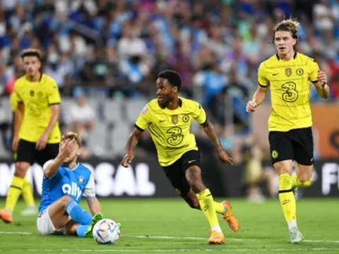 Sterling ra mắt, Chelsea thua trận đầu tiên