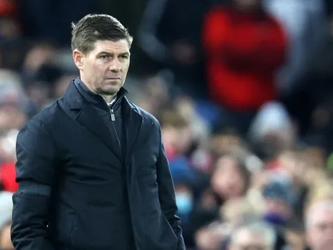 Steven Gerrard: “Tôi mong đợi phản ứng từ M.U”