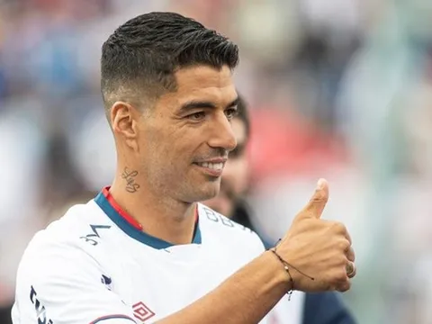 Luis Suarez gọi tên số 9 xuất sắc nhất thế giới